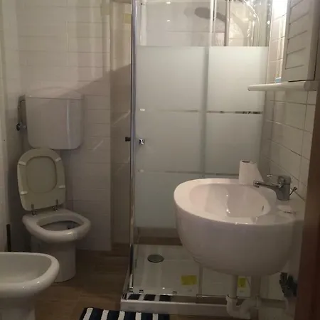 7 To 7 Apartment