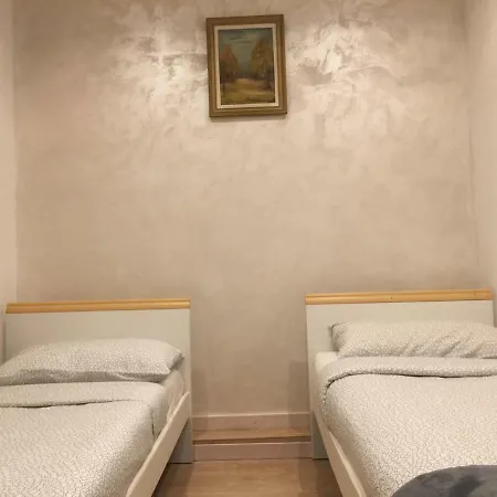 7 To 7 Apartment Mestre
