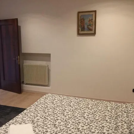 Apartment 7 To 7 *